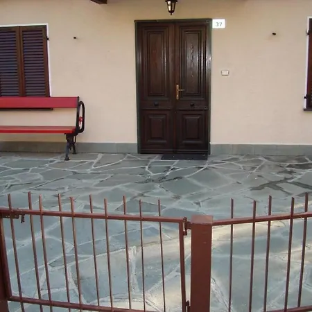Delizioso Quadrilocale Con Terrazzo E Balcone, Piano Terra Apartment Brusson