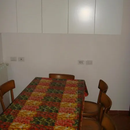 Delizioso Quadrilocale Con Terrazzo E Balcone, Piano Terra Apartment