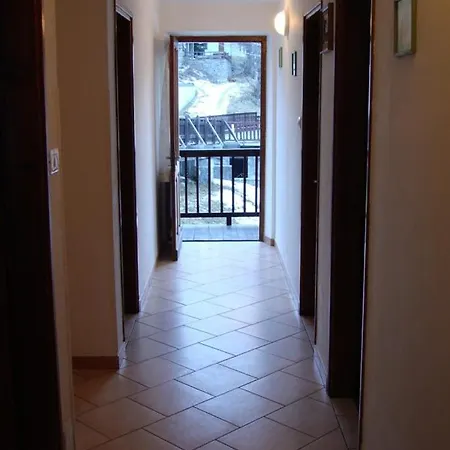 Delizioso Quadrilocale Con Terrazzo E Balcone, Piano Terra Appartamento Brusson