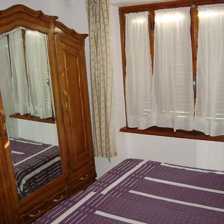 Apartament Delizioso Quadrilocale Con Terrazzo E Balcone, Piano Terra Brusson