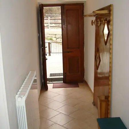Delizioso Quadrilocale Con Terrazzo E Balcone, Piano Terra Brusson