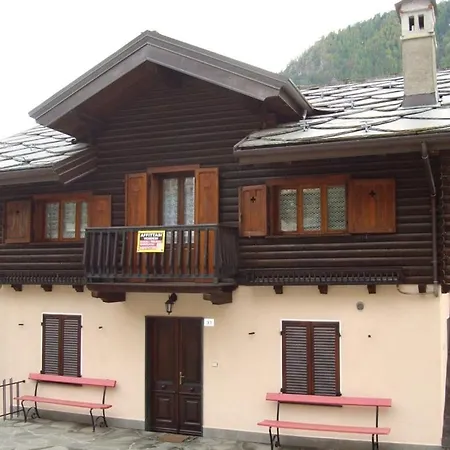 Delizioso Quadrilocale Con Terrazzo E Balcone, Piano Terra Apartment Brusson